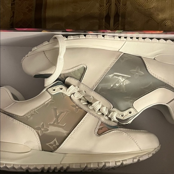 Louis Vuitton sneakers - Picture 2 of 3